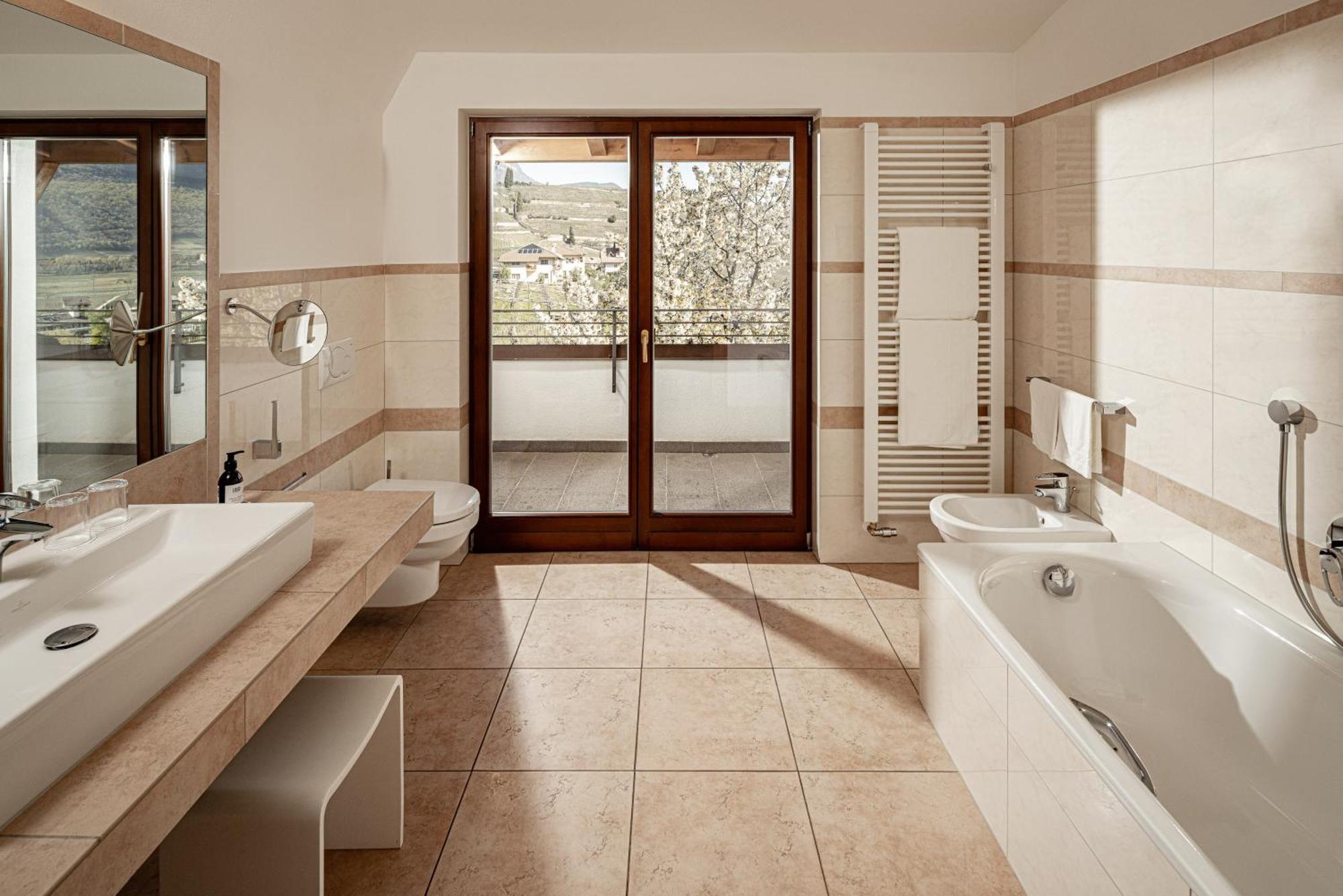 Hotel Haus Am Hang Caldaro Oda fotoğraf