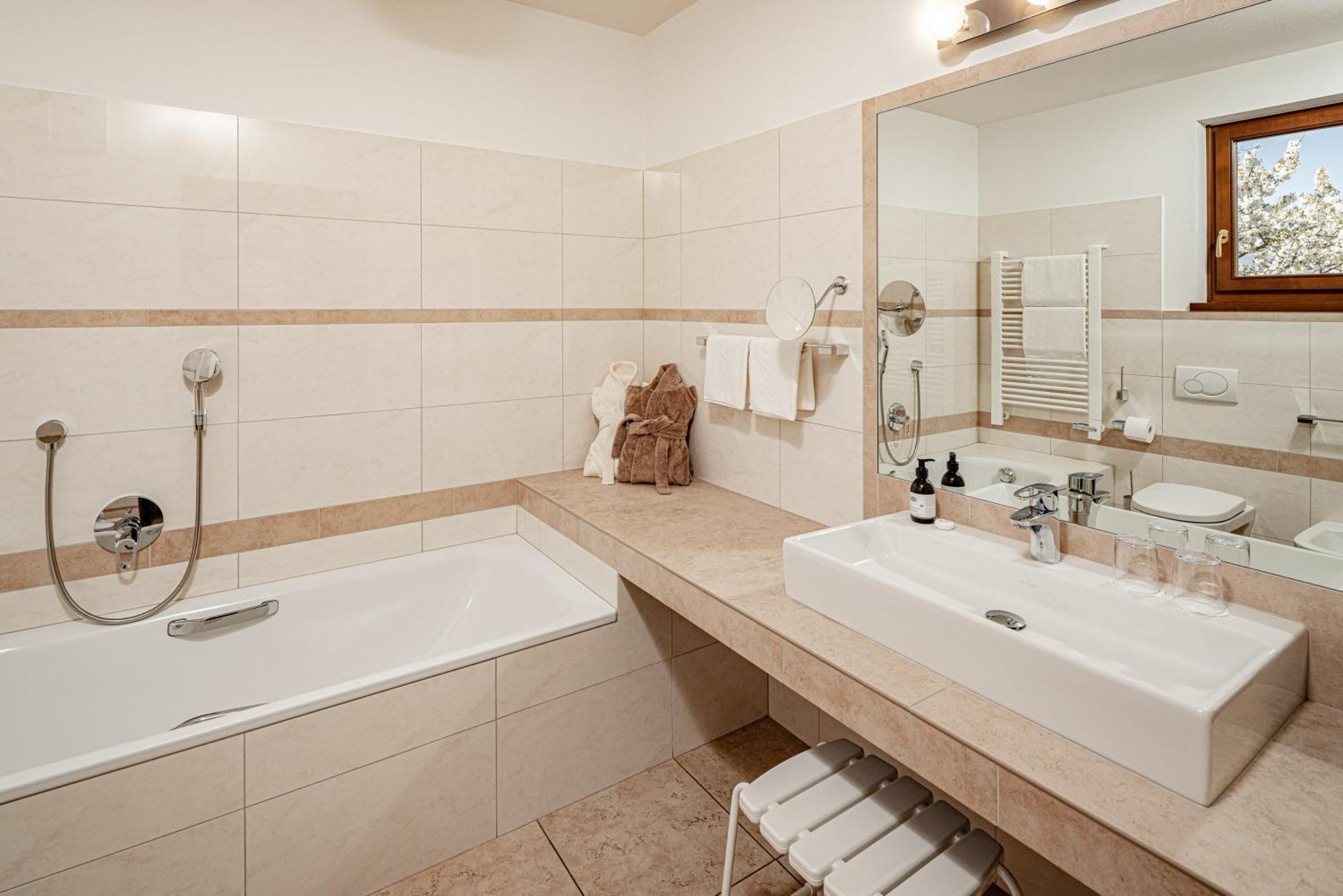Hotel Haus Am Hang Caldaro Oda fotoğraf