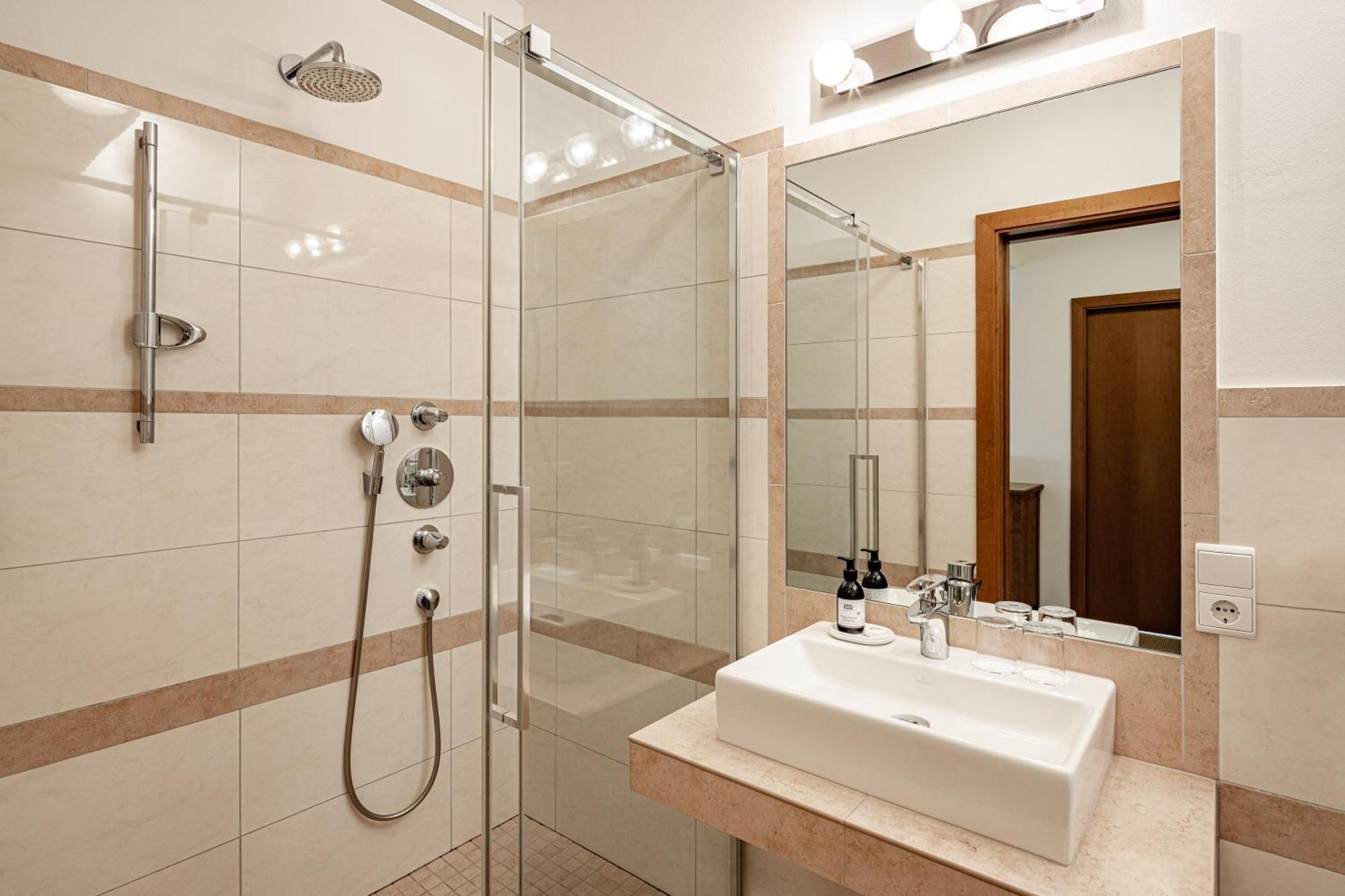 Hotel Haus Am Hang Caldaro Oda fotoğraf